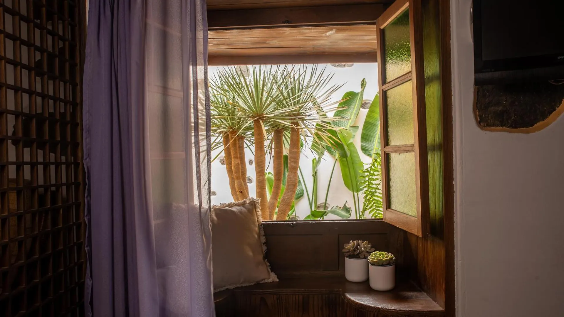 Tulia Guesthouse & Coworking Los Realejos 0*,  Spain